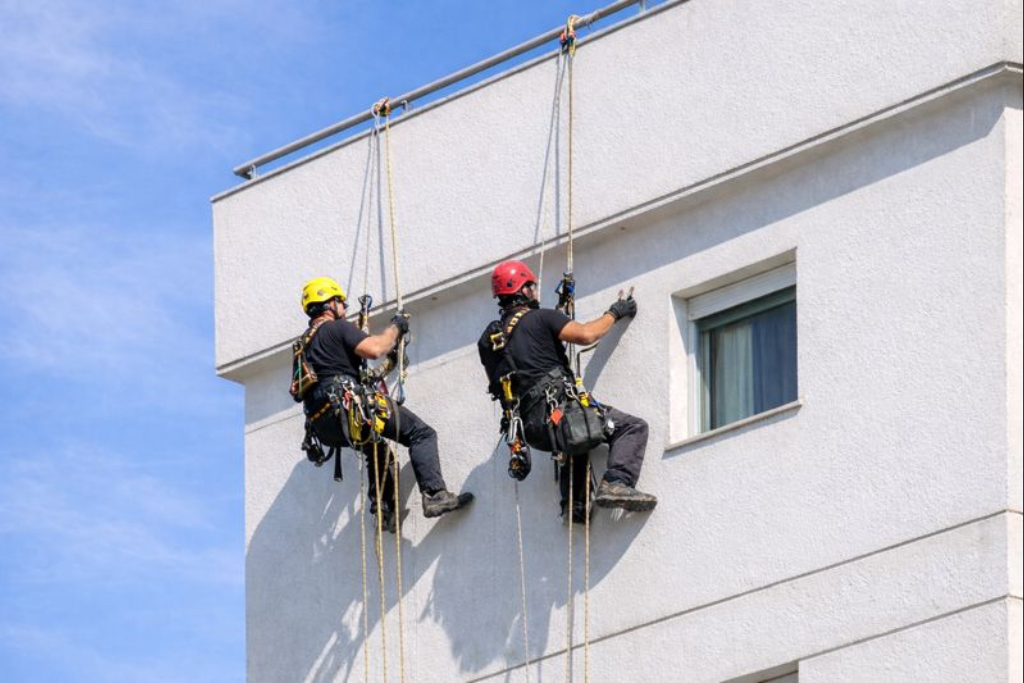 Por qué los trabajos verticales reducen tiempos y costes en obras en altura